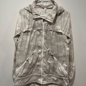 Lululemon Womens Pack It Up White Cloud Florescent Windbreaker Rain Jacket Sz 8